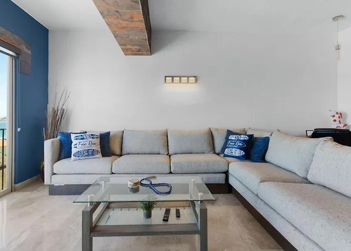 Vista La Jolla 2 Bedroom 406 *